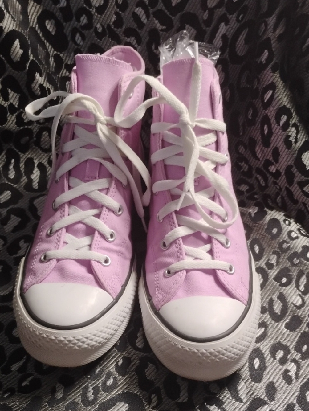 Women’s Light Pink High-Top Converse Sneakers with White Laces NWOB